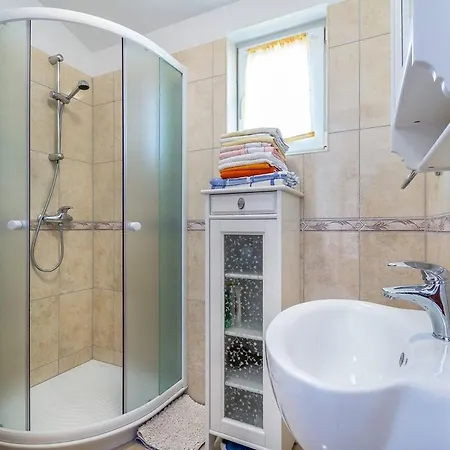 Ivonne Apartment Ližnjan