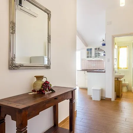 Ivonne Appartamento Ližnjan