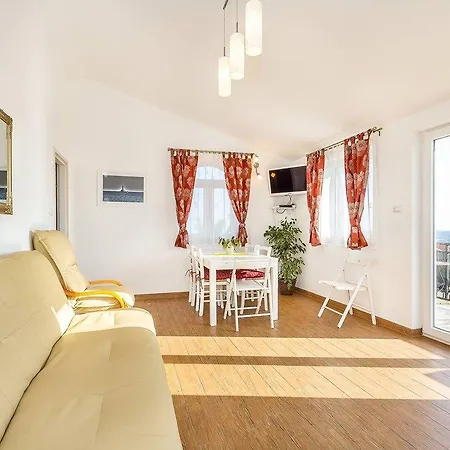 Apartment Ivonne Ližnjan